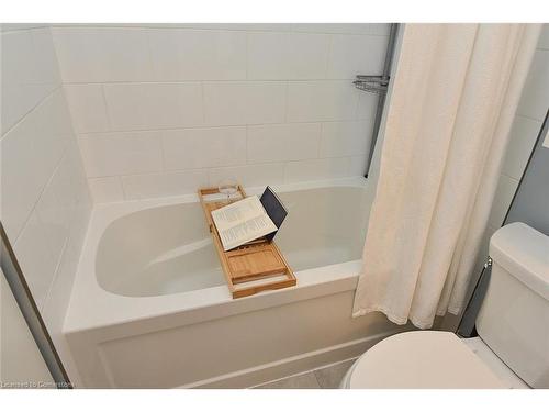 320-170 Rockhaven Lane, Waterdown, ON - Indoor Photo Showing Bathroom