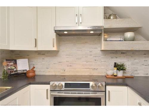 320-170 Rockhaven Lane, Waterdown, ON - Indoor Photo Showing Kitchen