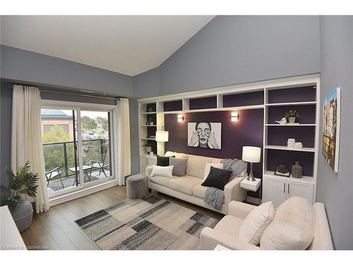 320-170 Rockhaven Lane, Waterdown, ON - Indoor Photo Showing Living Room