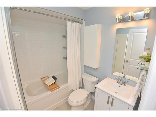 320-170 Rockhaven Lane, Waterdown, ON - Indoor Photo Showing Bathroom