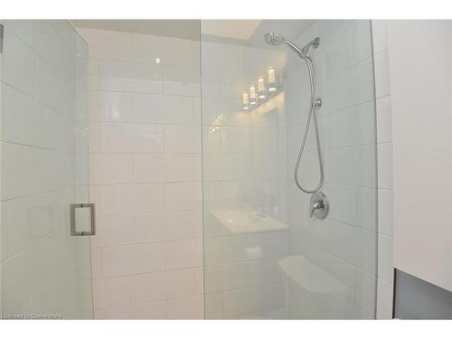 320-170 Rockhaven Lane, Waterdown, ON - Indoor Photo Showing Bathroom