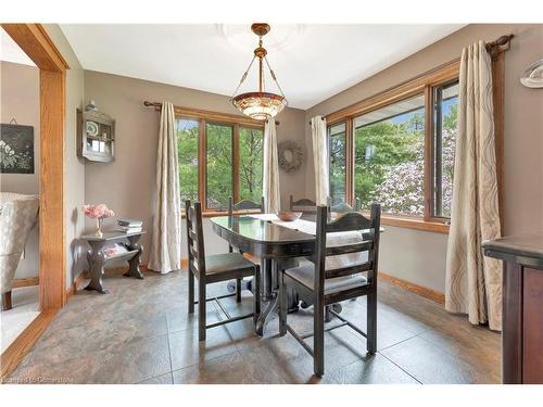 685 Robson Road, Waterdown, ON - Indoor Photo Showing Dining Room