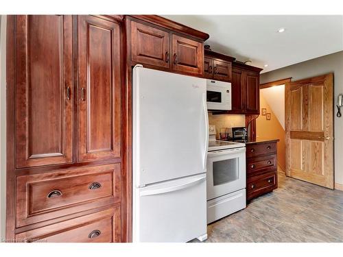 685 Robson Road, Waterdown, ON - Indoor Photo Showing Kitchen