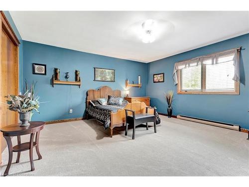 685 Robson Road, Waterdown, ON - Indoor Photo Showing Bedroom