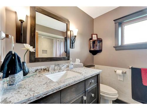 685 Robson Road, Waterdown, ON - Indoor Photo Showing Bathroom