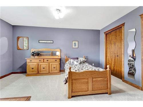 685 Robson Road, Waterdown, ON - Indoor Photo Showing Bedroom