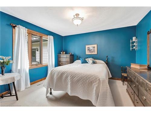 685 Robson Road, Waterdown, ON - Indoor Photo Showing Bedroom