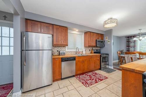 1523 Rusholme Crescent, Burlington, ON - Indoor Photo Showing Kitchen With Double Sink