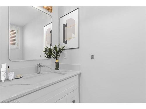 19 Driftwood Place, Stoney Creek, ON - Indoor Photo Showing Bathroom