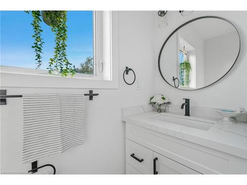 7580 Regional 20 Road, West Lincoln, ON - Indoor Photo Showing Bathroom