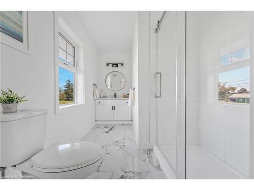 7580 Regional 20 Road, West Lincoln, ON - Indoor Photo Showing Bathroom