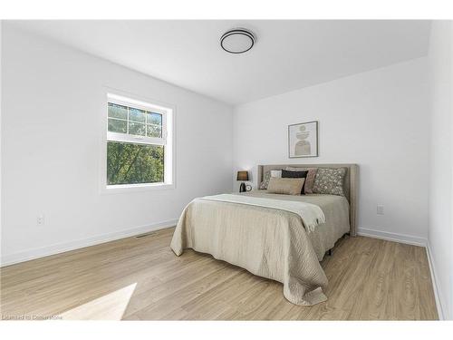 7580 Regional 20 Road, West Lincoln, ON - Indoor Photo Showing Bedroom