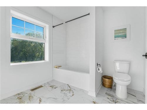 7580 Regional 20 Road, West Lincoln, ON - Indoor Photo Showing Bathroom