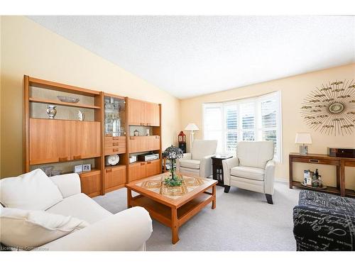 38 Lakegate Drive, Stoney Creek, ON - Indoor Photo Showing Living Room