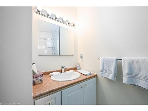 38 Lakegate Drive, Stoney Creek, ON - Indoor Photo Showing Bathroom