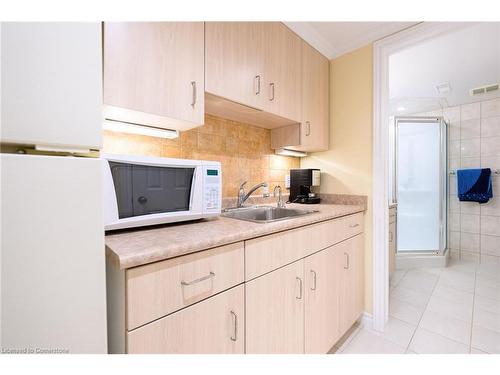 38 Lakegate Drive, Stoney Creek, ON - Indoor Photo Showing Kitchen