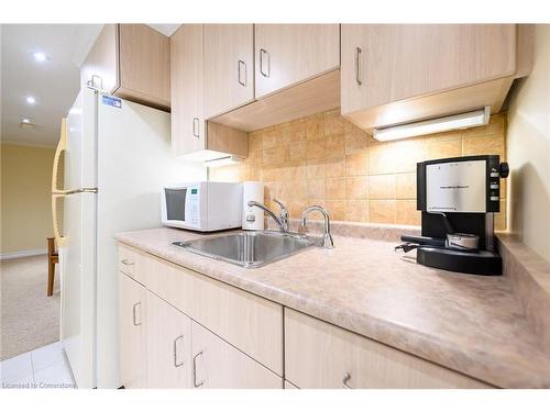 38 Lakegate Drive, Stoney Creek, ON - Indoor Photo Showing Kitchen