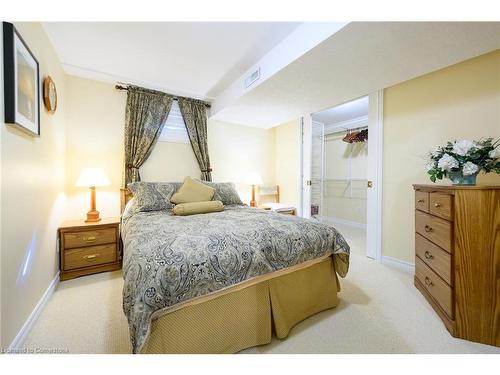 38 Lakegate Drive, Stoney Creek, ON - Indoor Photo Showing Bedroom