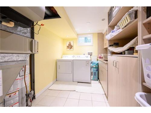 38 Lakegate Drive, Stoney Creek, ON - Indoor Photo Showing Laundry Room