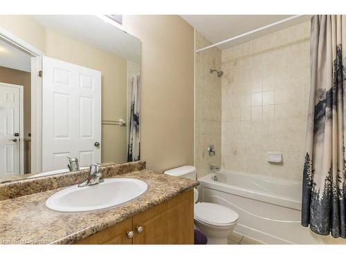 16 Newport Crescent, Hamilton, ON - Indoor Photo Showing Bathroom