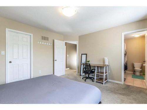 16 Newport Crescent, Hamilton, ON - Indoor Photo Showing Bedroom