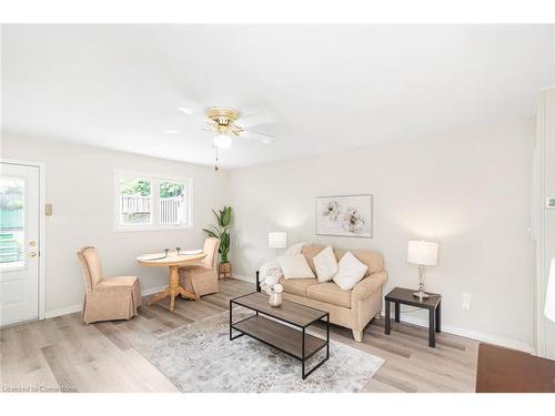 540 Upper Wentworth Street, Hamilton, ON - Indoor Photo Showing Living Room