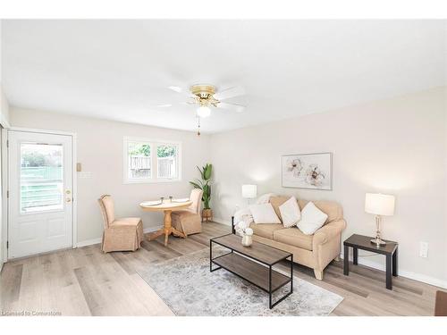 540 Upper Wentworth Street, Hamilton, ON - Indoor Photo Showing Living Room