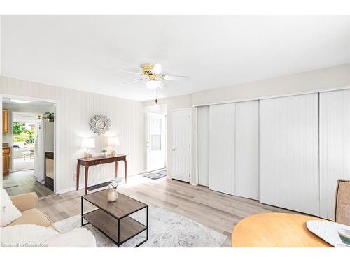 540 Upper Wentworth Street, Hamilton, ON - Indoor Photo Showing Living Room