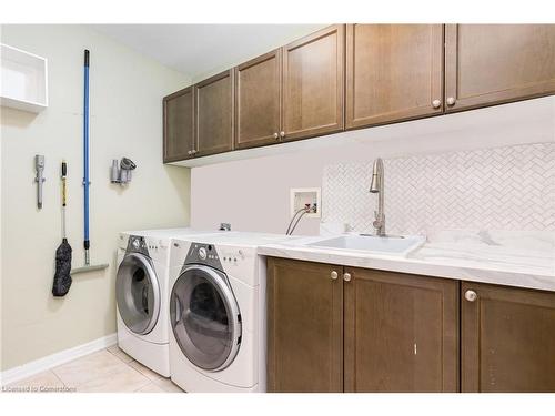 3247 Steeplechase Drive, Burlington, ON - Indoor Photo Showing Laundry Room