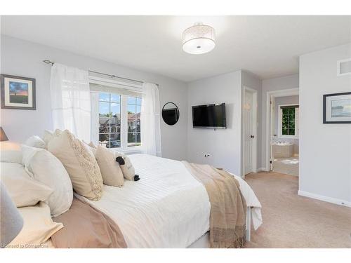 3247 Steeplechase Drive, Burlington, ON - Indoor Photo Showing Bedroom