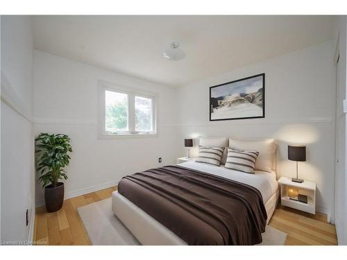 5153 Banting Court, Burlington, ON - Indoor Photo Showing Bedroom