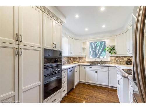 1043 Joan Drive, Burlington, ON - Indoor Photo Showing Kitchen