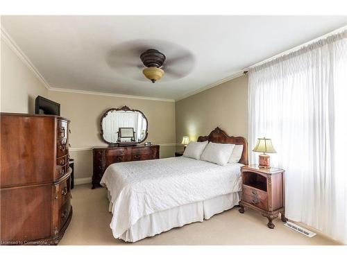 1043 Joan Drive, Burlington, ON - Indoor Photo Showing Bedroom