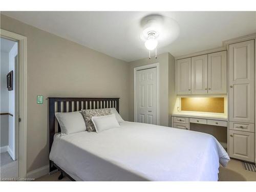 1043 Joan Drive, Burlington, ON - Indoor Photo Showing Bedroom