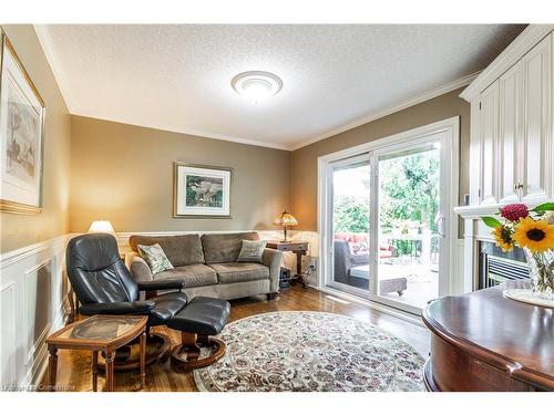 1043 Joan Drive, Burlington, ON - Indoor Photo Showing Living Room