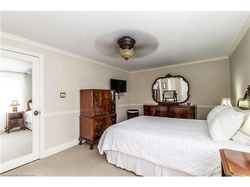 1043 Joan Drive, Burlington, ON - Indoor Photo Showing Bedroom