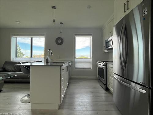 502-16 Wood Street, St. Catharines, ON - Indoor Photo Showing Kitchen