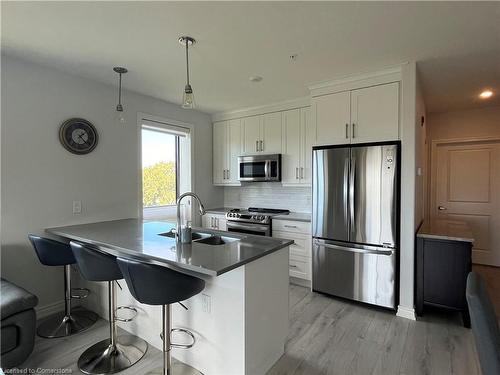 502-16 Wood Street, St. Catharines, ON - Indoor Photo Showing Kitchen With Double Sink With Upgraded Kitchen