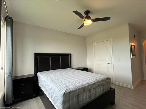 502-16 Wood Street, St. Catharines, ON - Indoor Photo Showing Bedroom