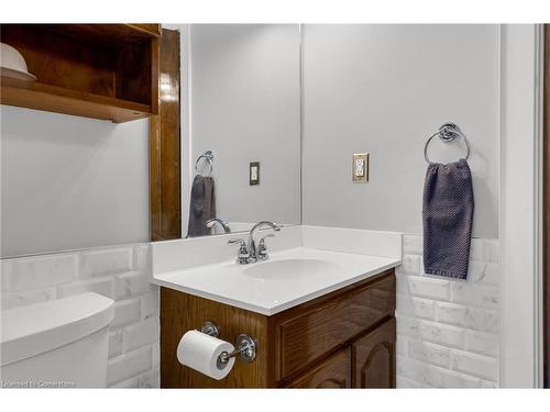 16 Nelles Boulevard, Grimsby, ON - Indoor Photo Showing Bathroom