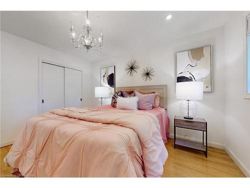 697 George Street, Burlington, ON - Indoor Photo Showing Bedroom