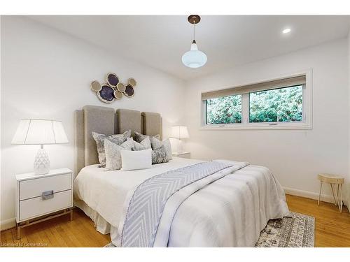 697 George Street, Burlington, ON - Indoor Photo Showing Bedroom