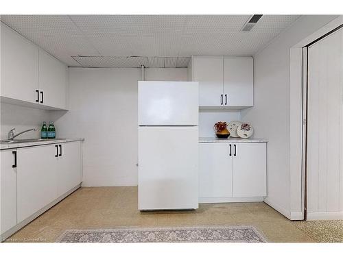 697 George Street, Burlington, ON - Indoor Photo Showing Kitchen