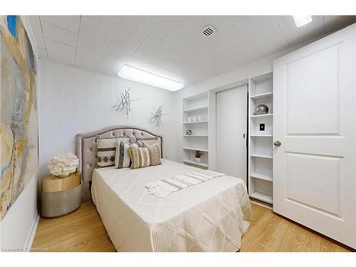 697 George Street, Burlington, ON - Indoor Photo Showing Bedroom