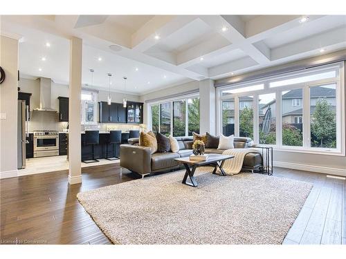 44 Riesling Court, Hamilton, ON - Indoor Photo Showing Living Room