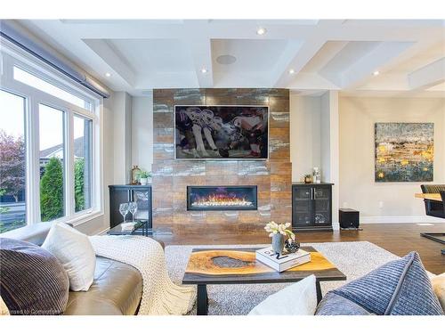 44 Riesling Court, Hamilton, ON - Indoor Photo Showing Living Room With Fireplace