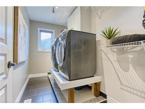 44 Riesling Court, Hamilton, ON - Indoor Photo Showing Laundry Room