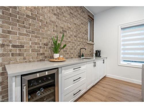 12 Cowper Court, Dundas, ON - Indoor Photo Showing Kitchen