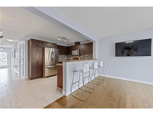 7-615 Rymal Road E, Hamilton, ON - Indoor Photo Showing Kitchen