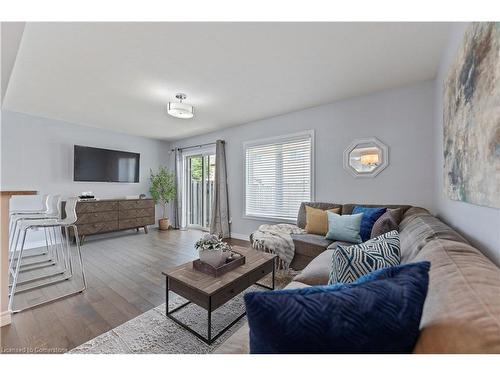 7-615 Rymal Road E, Hamilton, ON - Indoor Photo Showing Living Room